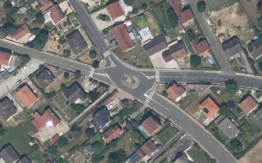Vue aérienne du Rond-point anonyme n°908816879