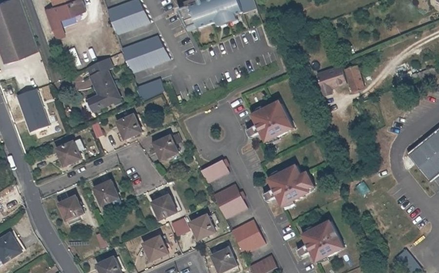 Vue aérienne du Rond-point anonyme n°908903186