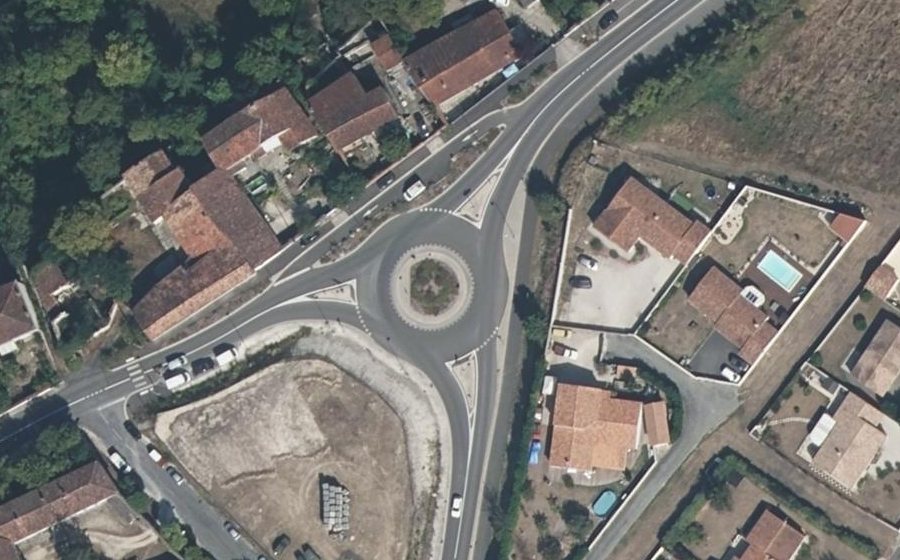 Vue aérienne du Rond-point anonyme n°909065571