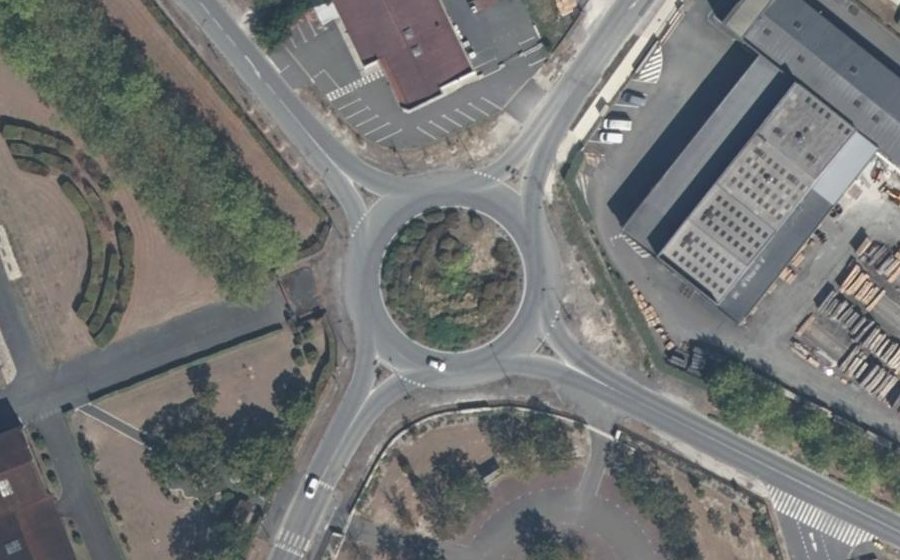 Vue aérienne du Rond-point anonyme n°909065572
