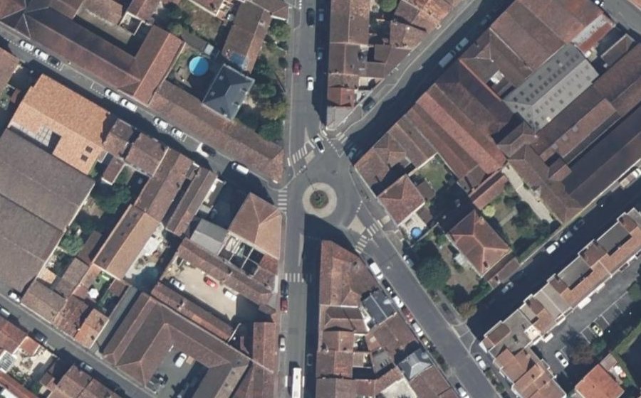 Vue aérienne du Rond-point anonyme n°909065573