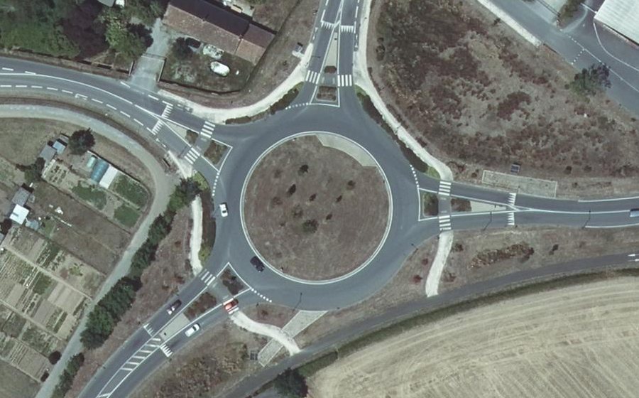 Vue aérienne du Rond-point anonyme n°909107607
