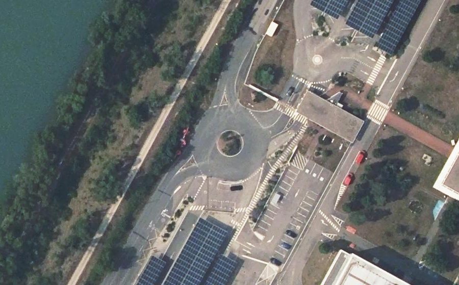 Vue aérienne du Rond-point anonyme n°909244880