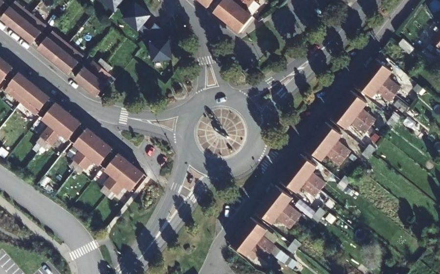 Vue aérienne du Rond-point anonyme n°90928485