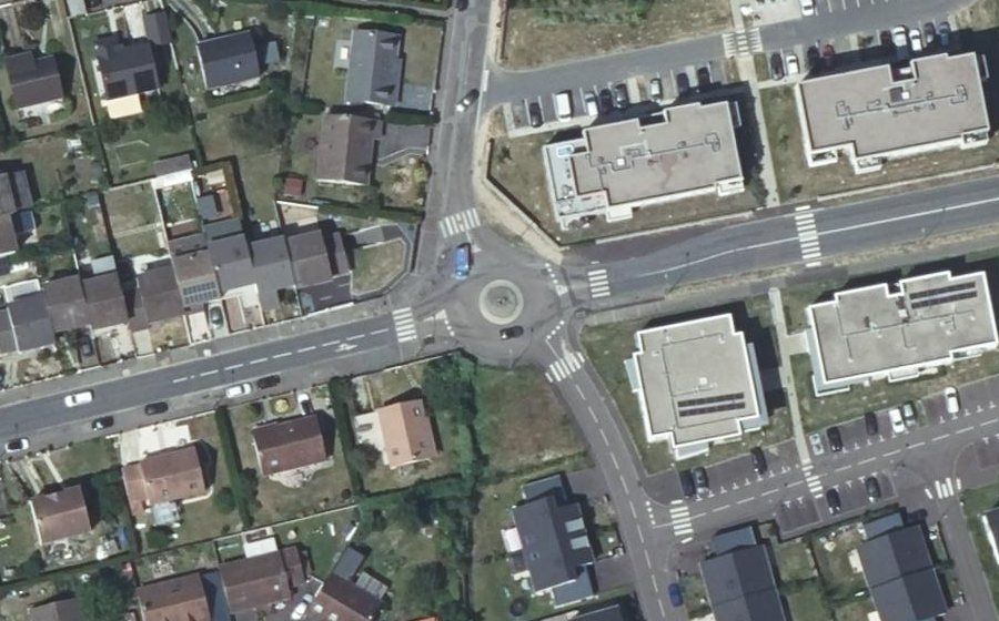 Vue aérienne du Rond-point anonyme n°909312070