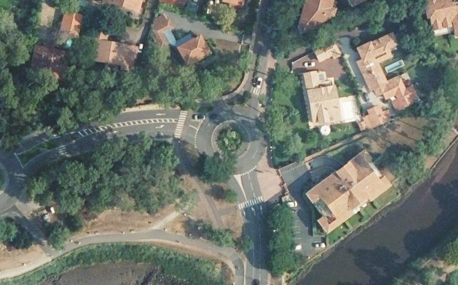 Vue aérienne du Rond-point anonyme n°909371661