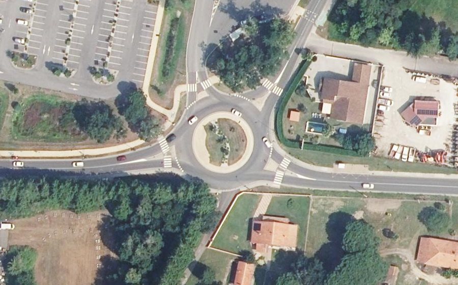 Vue aérienne du Rond-point anonyme n°909570812