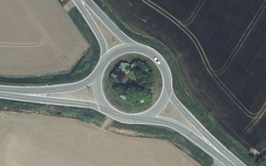 Vue aérienne du Rond-point anonyme n°909595306