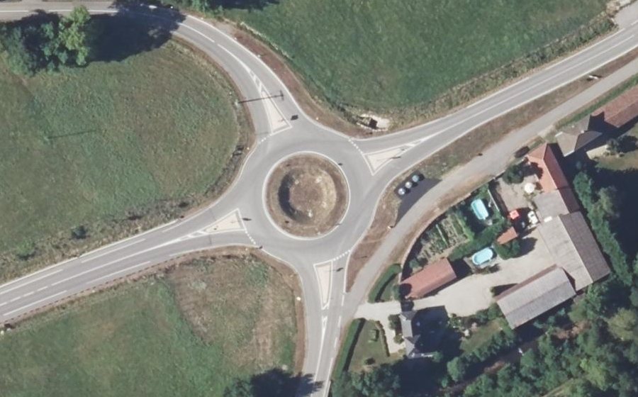 Vue aérienne du Rond-point anonyme n°909615578