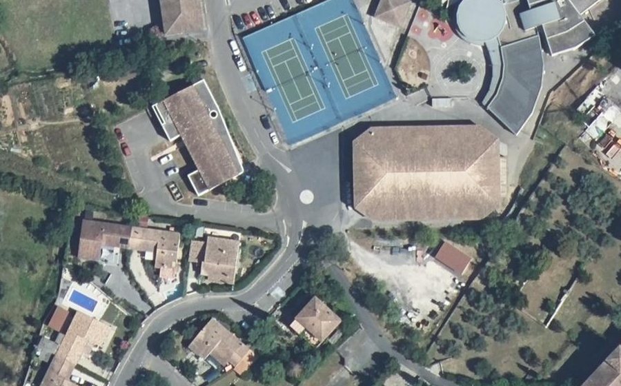 Vue aérienne du Rond-point anonyme n°909661089