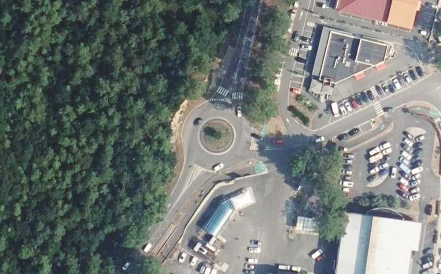 Vue aérienne du Rond-point anonyme n°909706725
