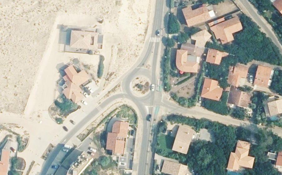 Vue aérienne du Rond-point anonyme n°909749160