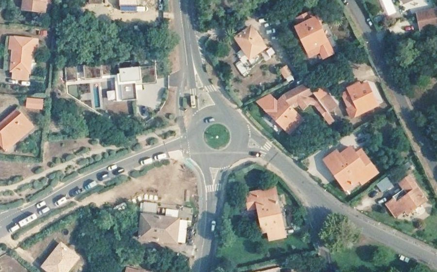 Vue aérienne du Rond-point anonyme n°909749165