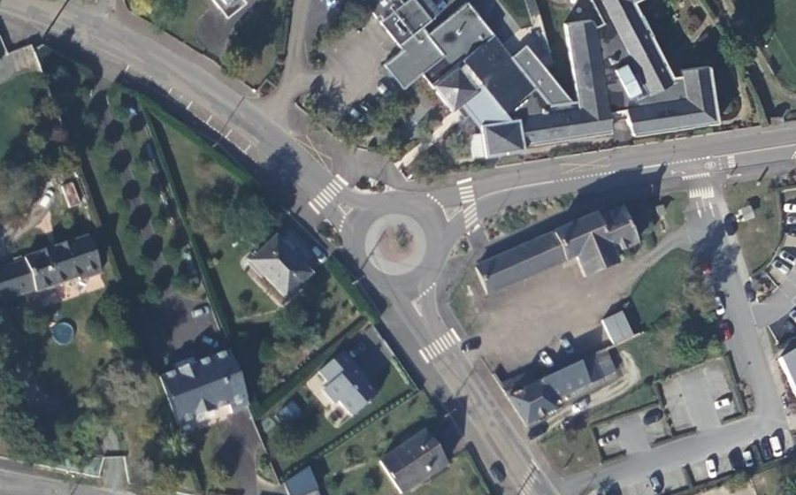 Vue aérienne du Rond-point anonyme n°910449074