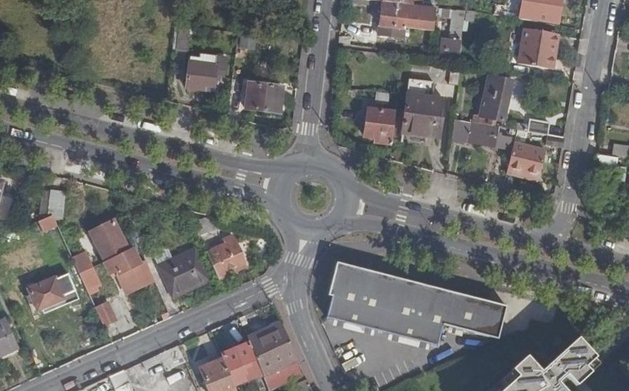 Vue aérienne du Rond-point anonyme n°91076241