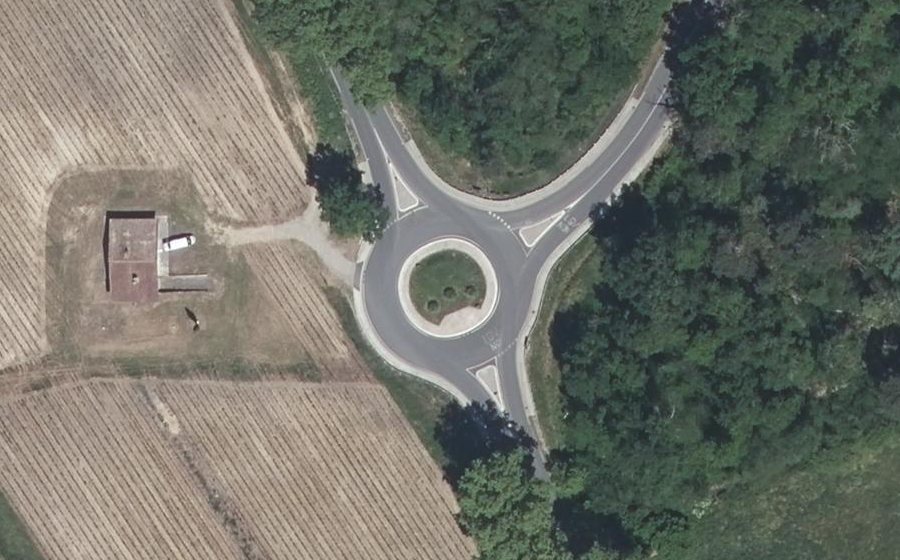 Vue aérienne du Rond-point anonyme n°911280858
