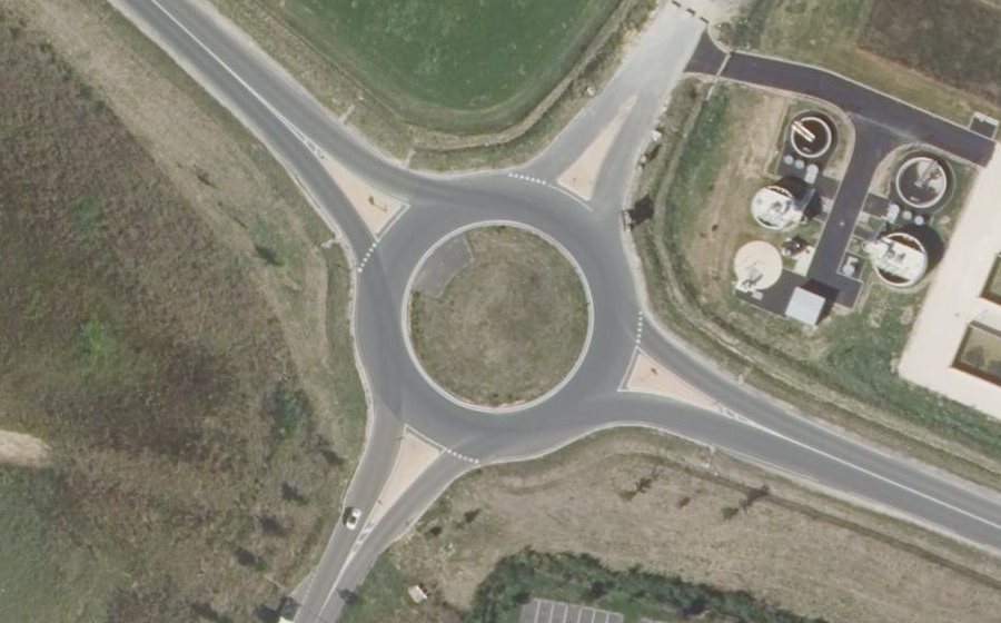 Vue aérienne du Rond-point anonyme n°911333790