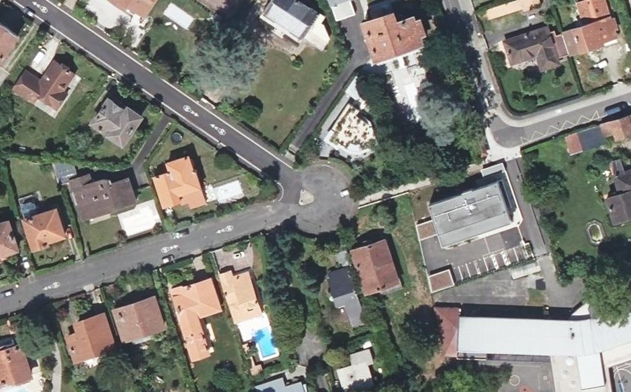 Vue aérienne du Rond-point anonyme n°911515885