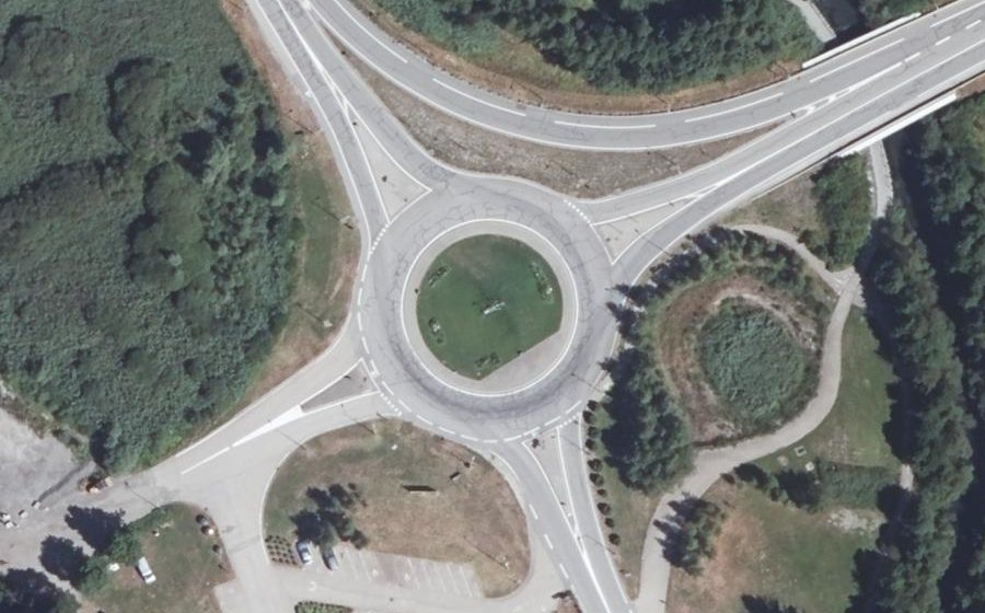 Vue aérienne du Rond-point anonyme n°911654102