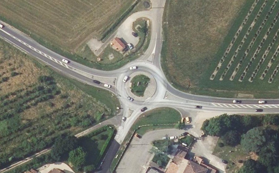Vue aérienne du Rond-point anonyme n°912170253