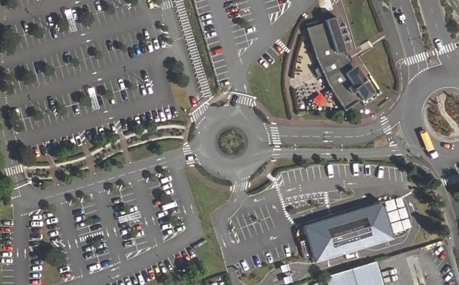 Vue aérienne du Rond-point anonyme n°91228431