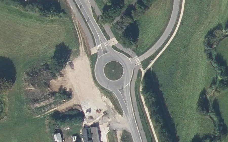 Vue aérienne du Rond-point anonyme n°912664688