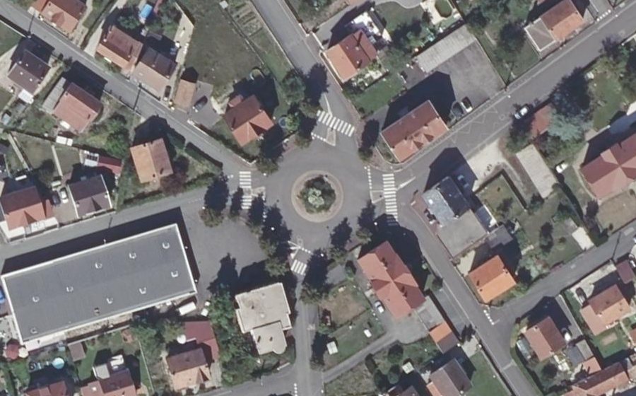 Vue aérienne du Rond-point anonyme n°91272939