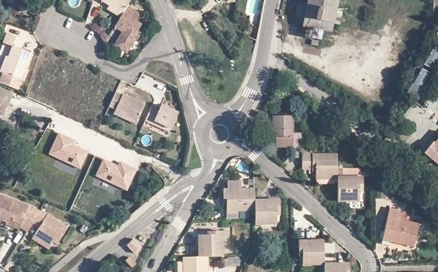 Vue aérienne du Rond-point anonyme n°912816116