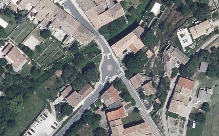 Vue aérienne du Rond-point anonyme n°913244897