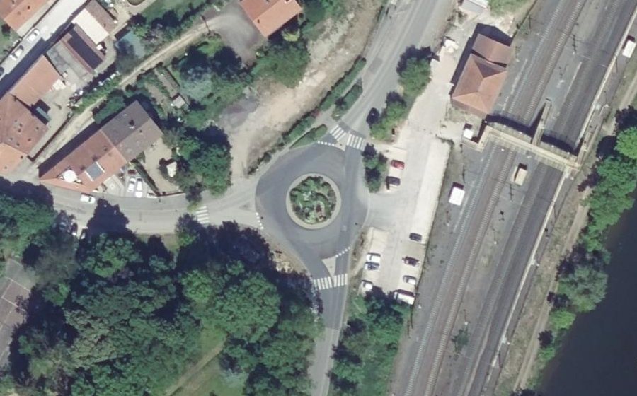 Vue aérienne du Rond-point anonyme n°91327650