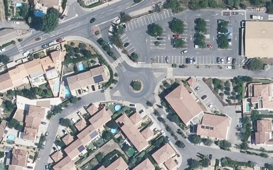 Vue aérienne du Rond-point anonyme n°913513996