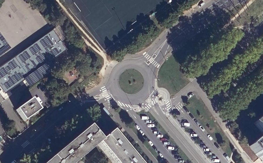 Vue aérienne du Rond-point anonyme n°913646507