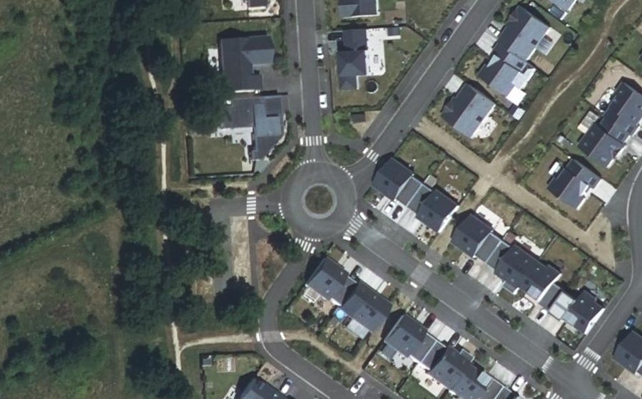 Vue aérienne du Rond-point anonyme n°913908612