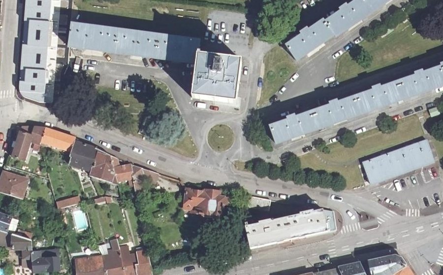 Vue aérienne du Rond-point anonyme n°913944828