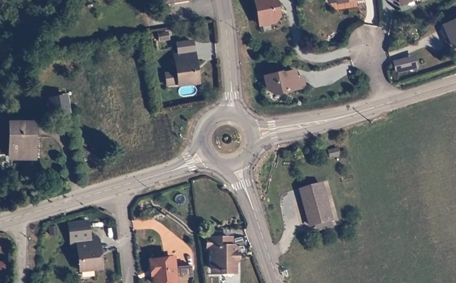 Vue aérienne du Rond-point anonyme n°914437888
