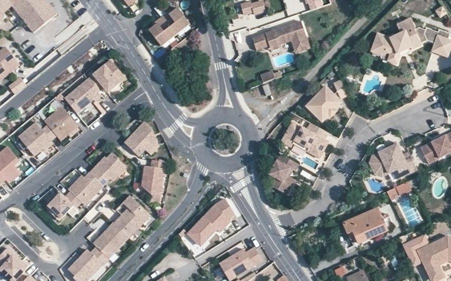 Vue aérienne du Rond-point anonyme n°914480422