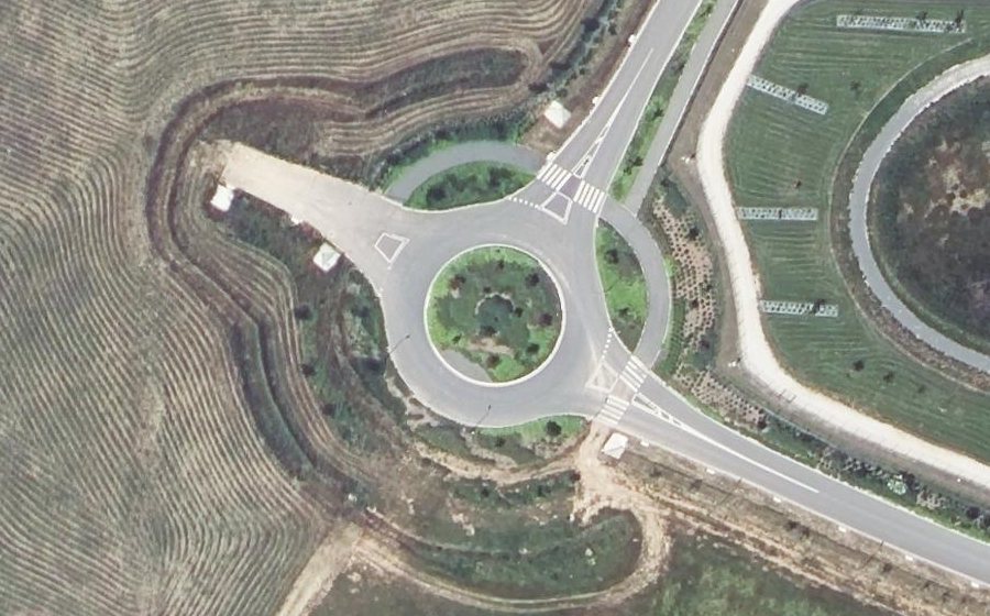 Vue aérienne du Rond-point anonyme n°914698331