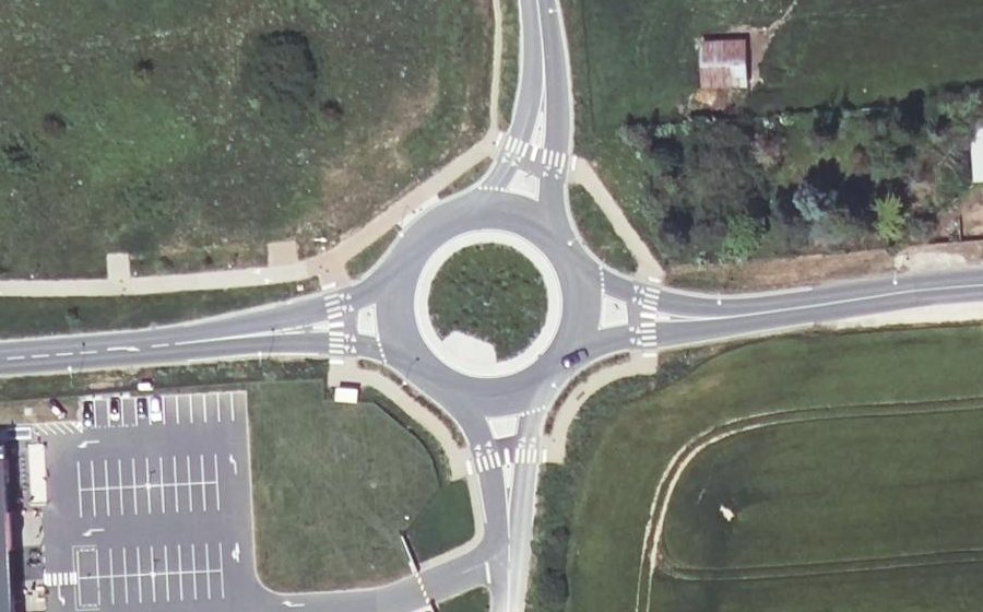 Vue aérienne du Rond-point anonyme n°914698337