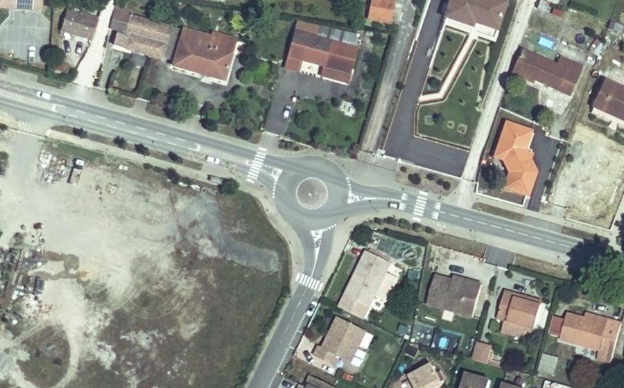 Vue aérienne du Rond-point anonyme n°914809407