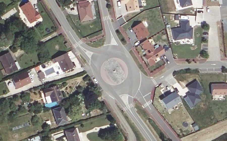 Vue aérienne du Rond-point anonyme n°914826282