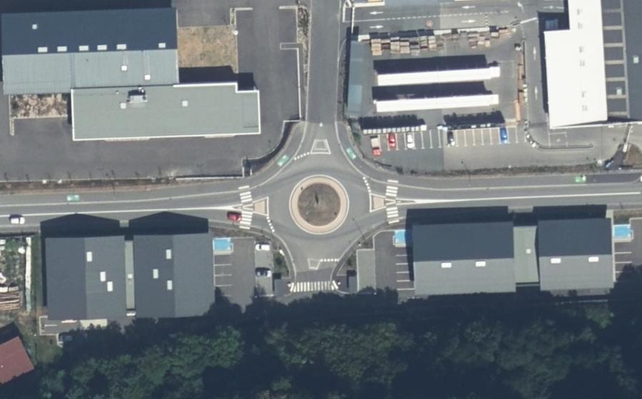 Vue aérienne du Rond-point anonyme n°915136684