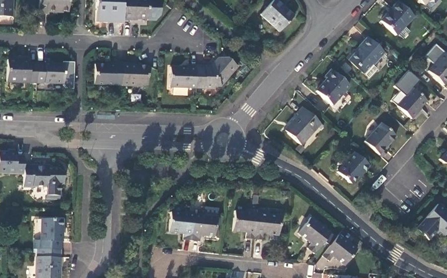 Vue aérienne du Rond-point anonyme n°915388717
