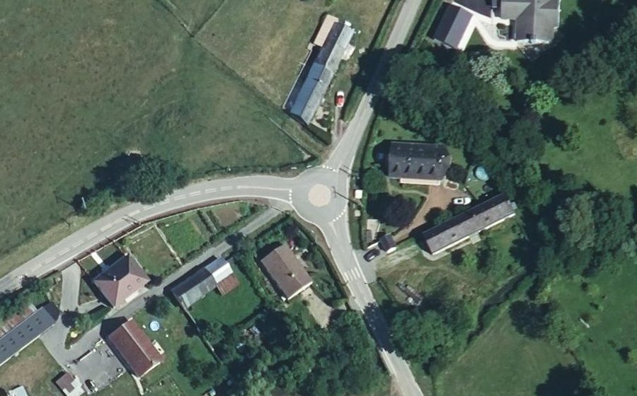 Vue aérienne du Rond-point anonyme n°915629557
