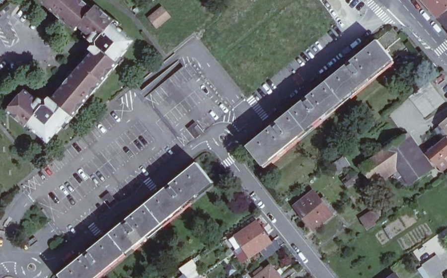 Vue aérienne du Rond-point anonyme n°915866131