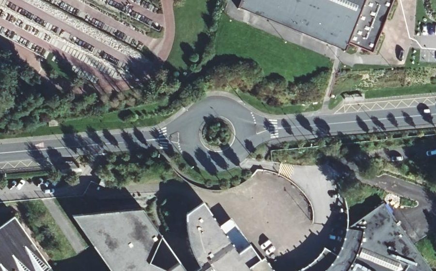 Vue aérienne du Rond-point anonyme n°91589553