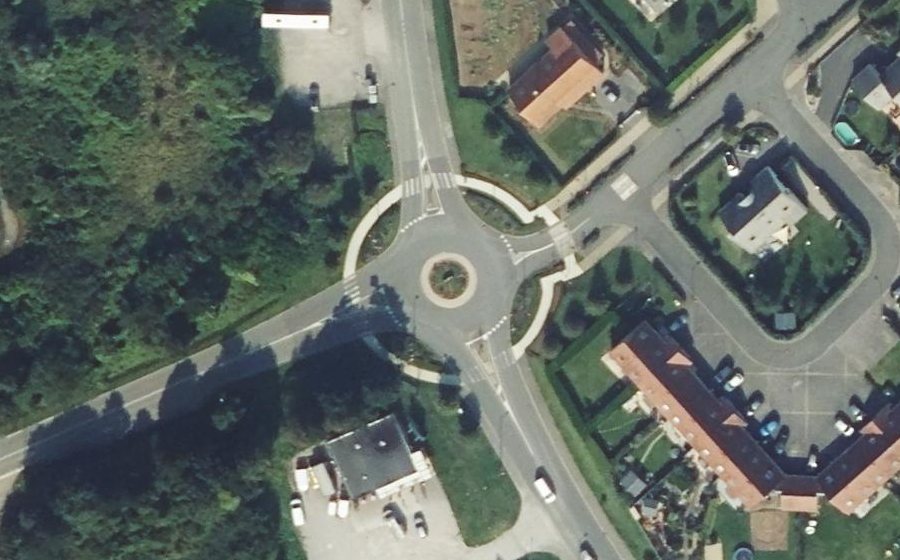 Vue aérienne du Rond-point anonyme n°91594930