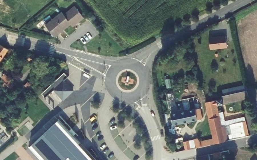 Vue aérienne du Rond-point anonyme n°91596970