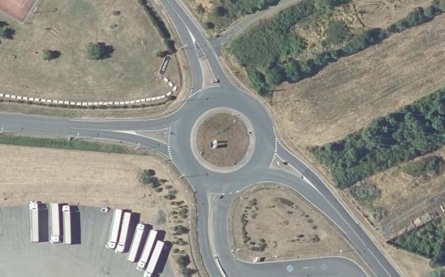 Vue aérienne du Rond-point anonyme n°91601636