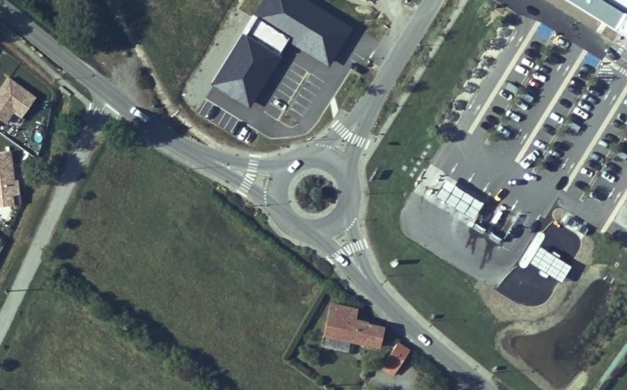 Vue aérienne du Rond-point anonyme n°916439275