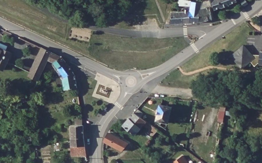 Vue aérienne du Rond-point anonyme n°916580215
